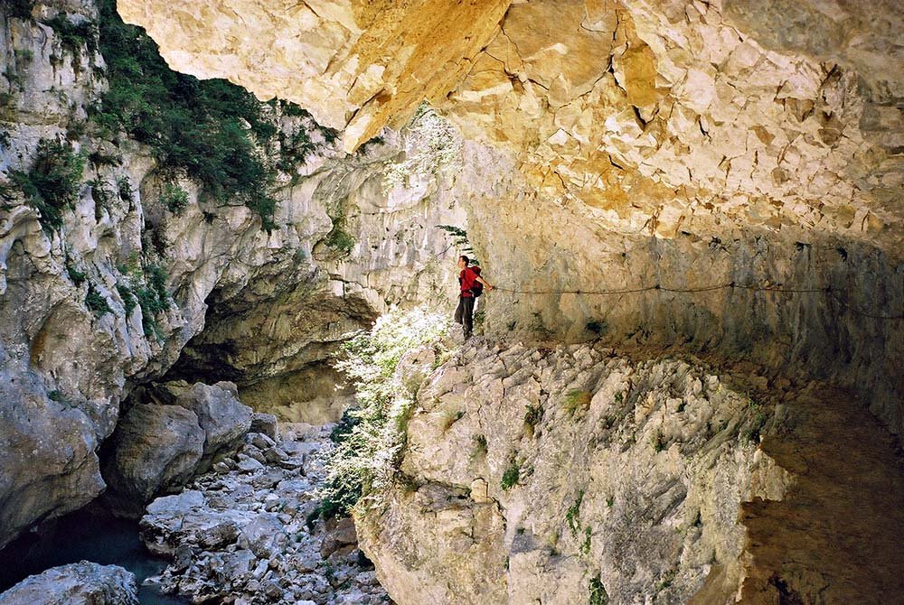 Le long des chemins rocailleux du sentier nous permettant de poursuivre notre découverte aromathérapie